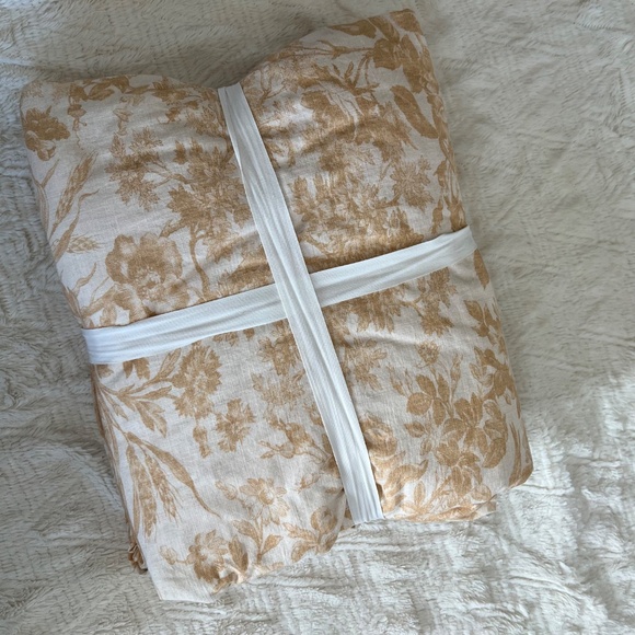 Pottery Barn Sorrel Toile King Duvet Cover in Harvest Gold - Picture 5 of 6